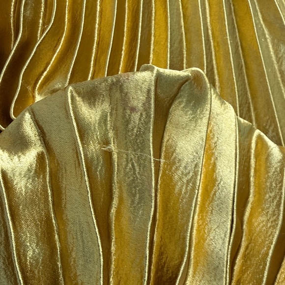 Lulus Pretty Pleats Gold Metallic Pleated Midi Skirt Size Small - Picture 12 of 13